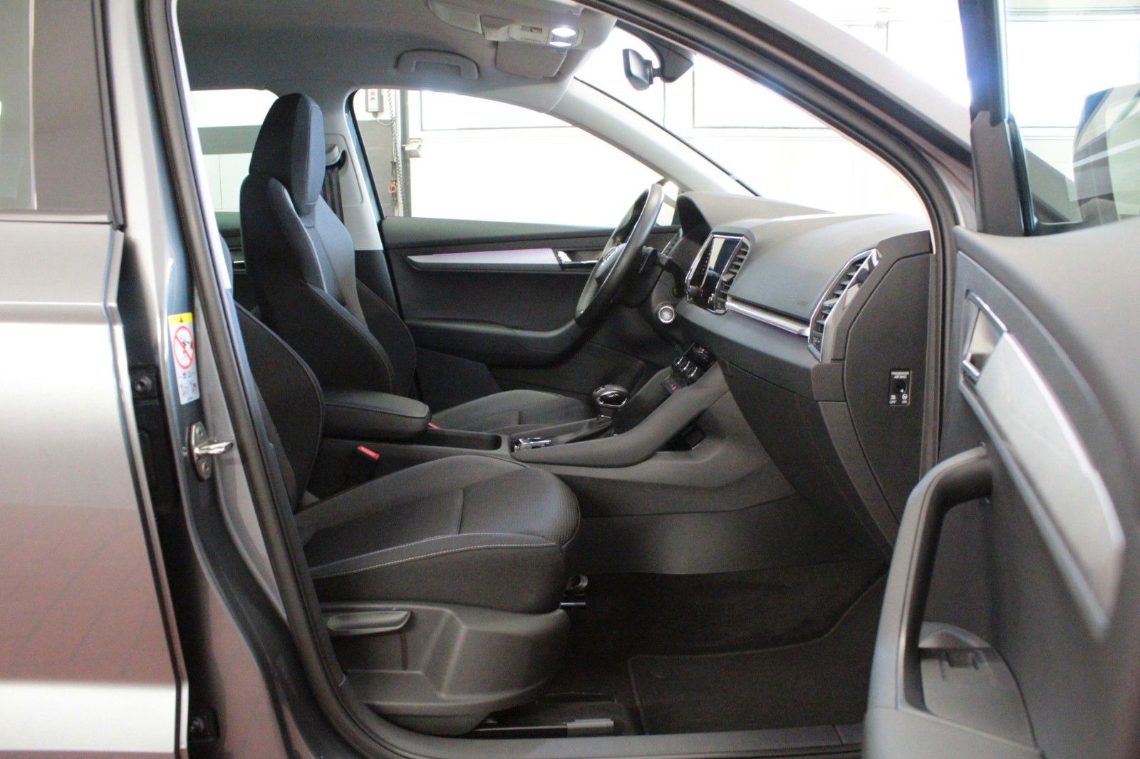 Fahrzeugabbildung SKODA Karoq 1.5l TSI ACT DSG TOUR  AHK schwenkbar