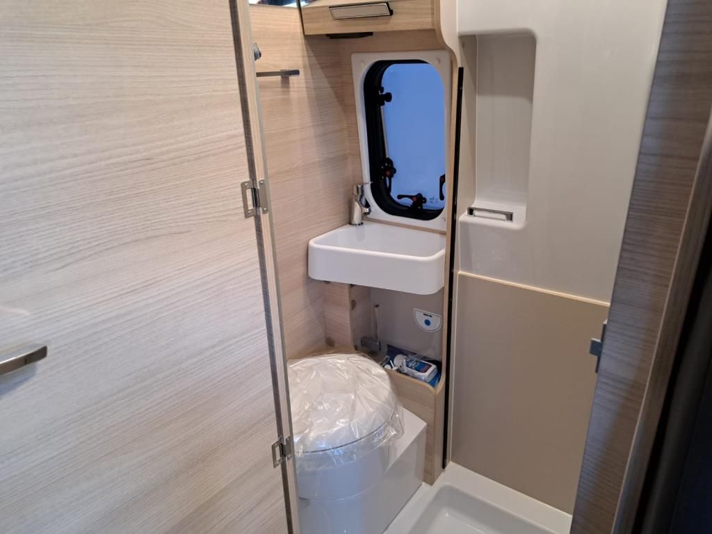 Autohaus Zimpel & Franke -  Challenger V217 Sport wenig km +Markise+Solar+Fahrradträger - Bild 10