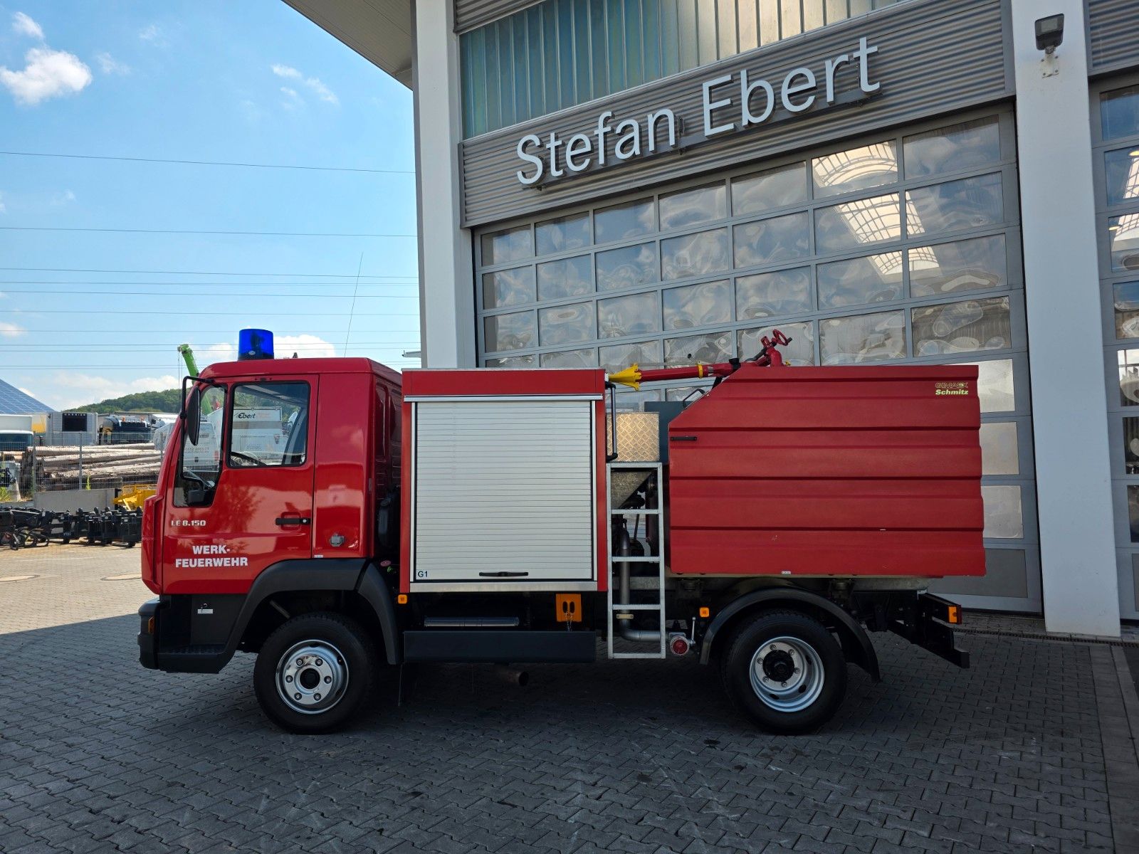 Fahrzeugabbildung MAN LE 8.150 Schaum-Löschfahrzeug 2.500L SLF 25/25