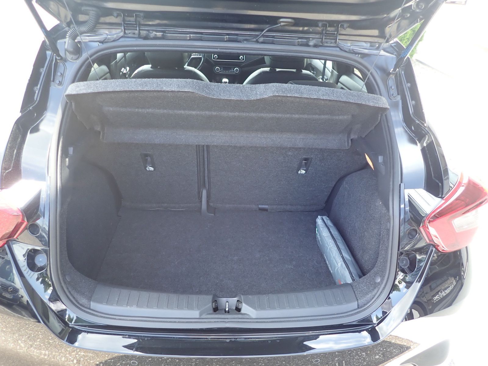 Fahrzeugabbildung Nissan Micra N-Sport 117 PS,BOSE,SHZ,PDC