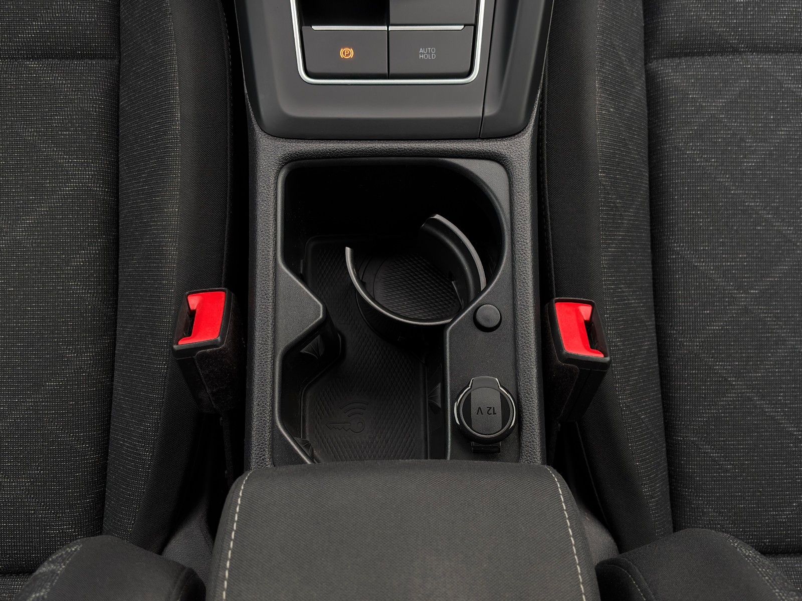 Fahrzeugabbildung Volkswagen Golf 1.5 TSI Life ACC LKAS PDC SHZ 3Z-Klima LED