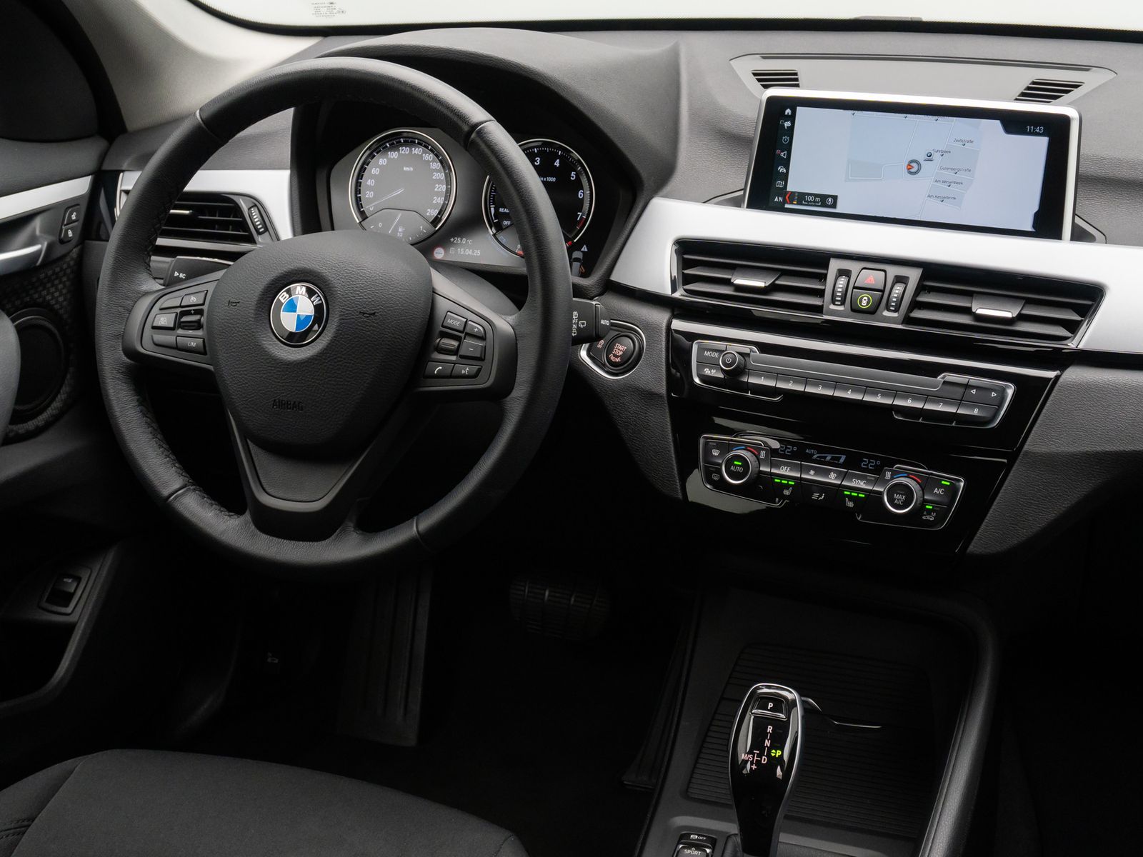 Fahrzeugabbildung BMW X1 sD18i Kamera DAB Geschwindig Komfort AppleCar
