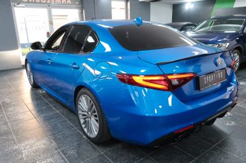 Alfa-Romeo Giulia - 8