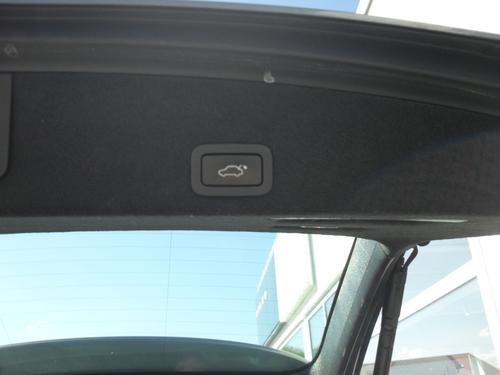 Fahrzeugabbildung Volvo XC 60 2.0 Automatik - Momentum 2WD