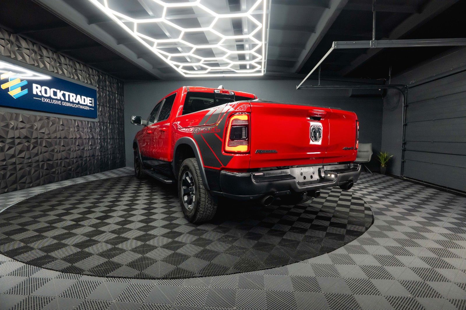 Fahrzeugabbildung Dodge RAM 5.7 V8 HEMI 4x4 REBEL AXLE LOCK LPG Pano ACC