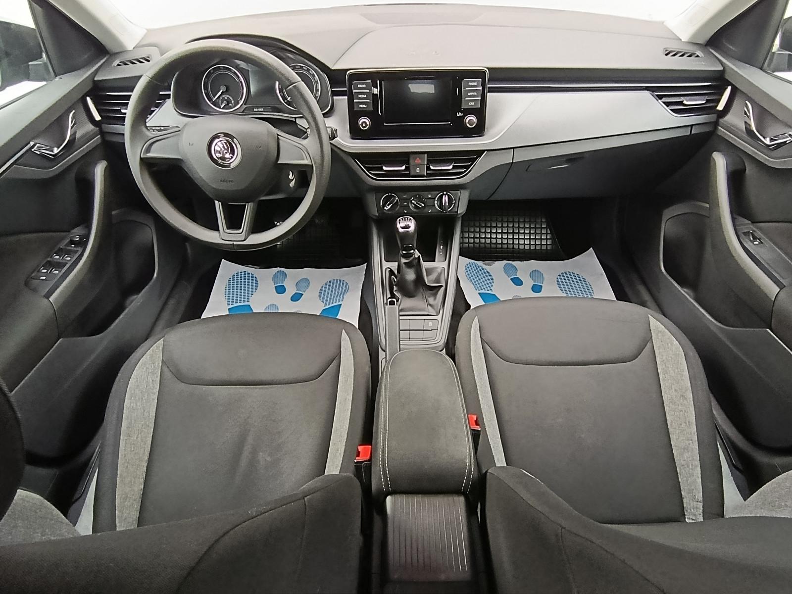 Skoda Scala Active Car Play Tempomat SHZ PDC AHK