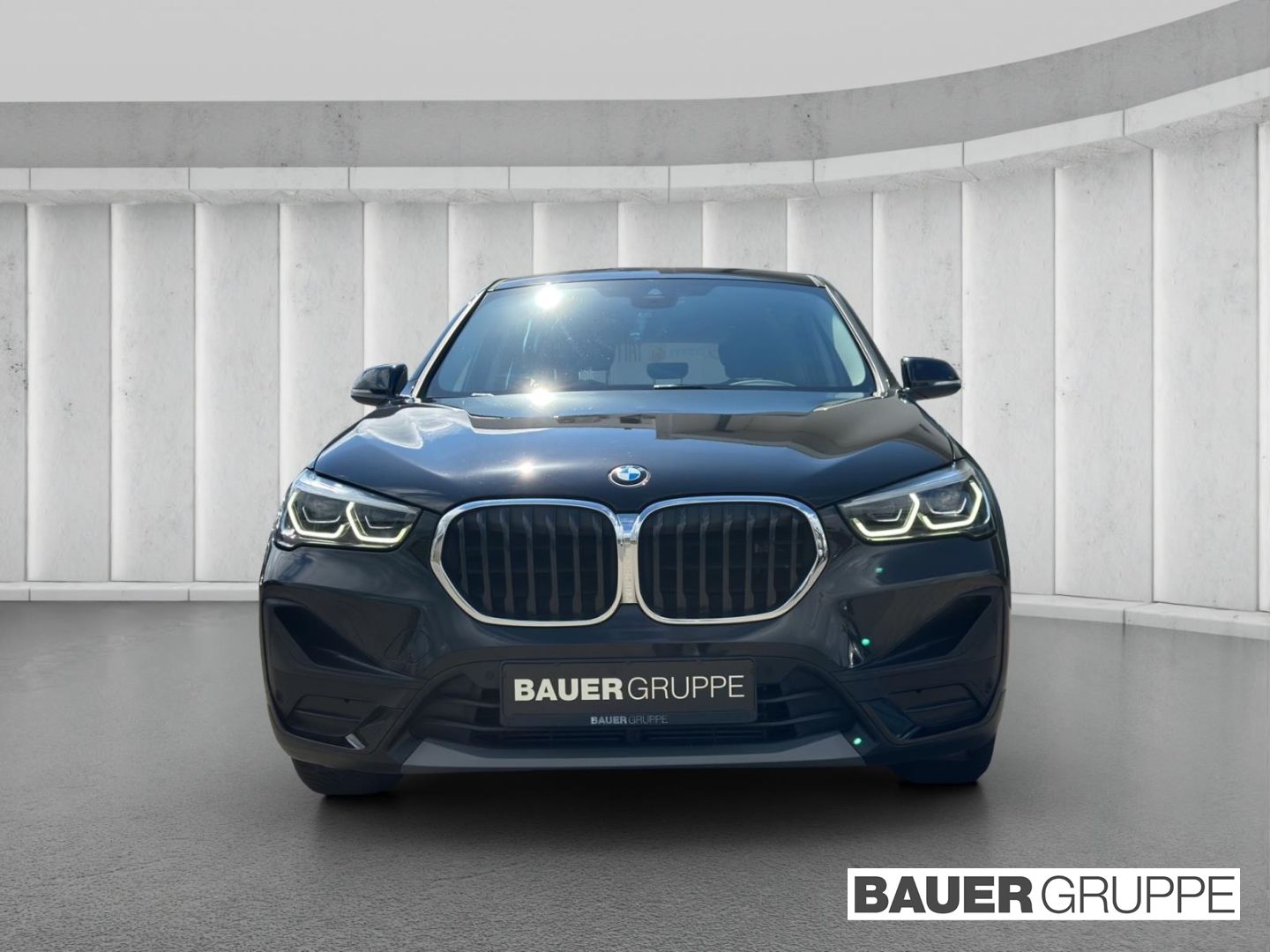 BMW X1 sDrive18d Advantage RFK AHK Navi LED El. Heck foto 2