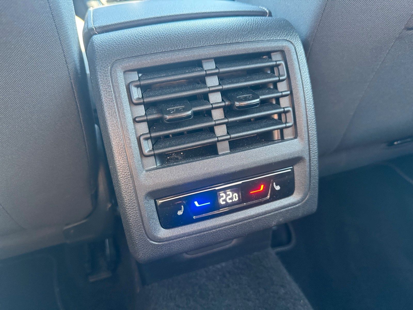 Fahrzeugabbildung Volkswagen Golf VIII Lim. Life ACTIVE 1.5 TSI