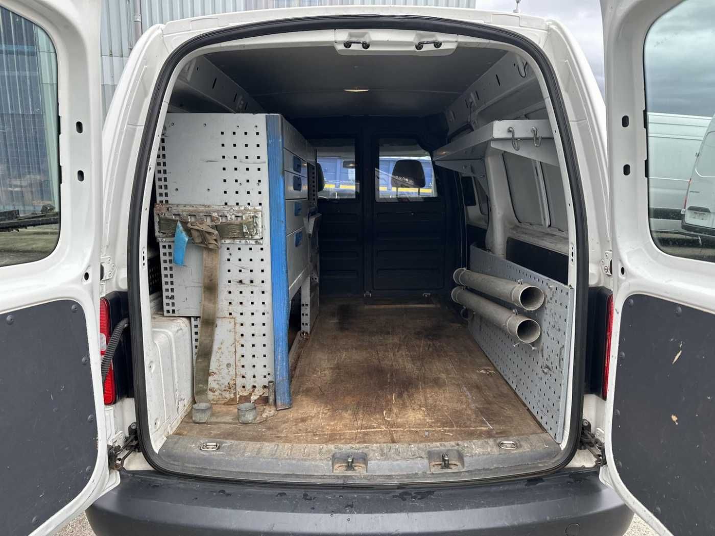 Fahrzeugabbildung Volkswagen VW Caddy 2.0 TDI 4Motion Maxi Kasten Regal