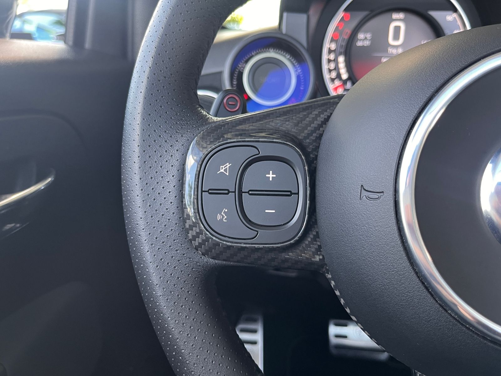 Fahrzeugabbildung Abarth 695C Turismo Aut. BEATS XENON NAVI