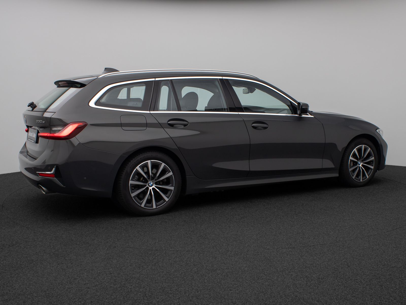 Fahrzeugabbildung BMW 330e Luxury Line Kamera Pano HUD HiFi Individual