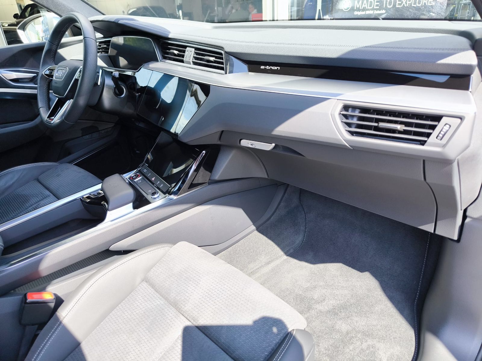 Fahrzeugabbildung Audi e-tron S LINE BLACK EDITION LED+SHZ+KAM+B&O+ACC+