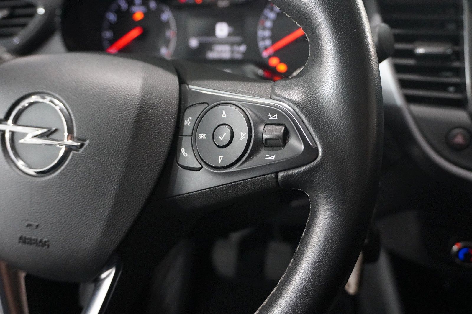 Fahrzeugabbildung Opel Crossland (X) 1.2 EDITION NAVI/LED/KAMERA/DAB+