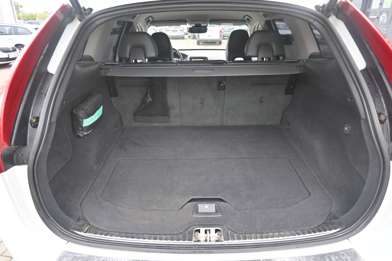 Fahrzeugabbildung Volvo XC60 D3 Autom. FWD Summum*Bi-Xenon*RFK*BLIS