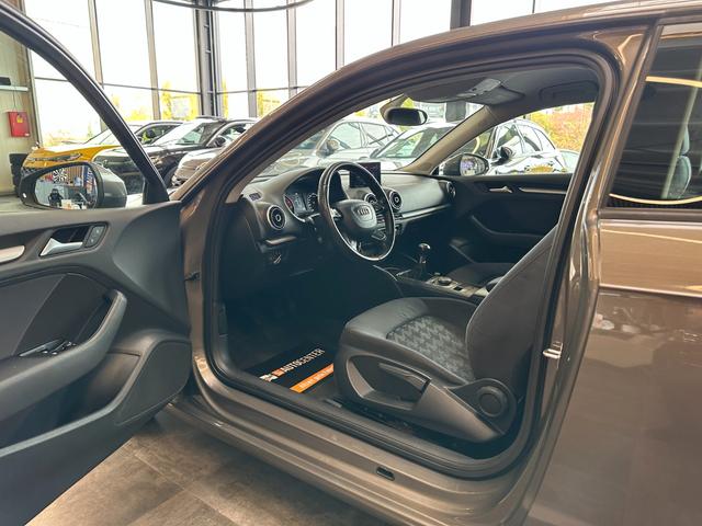 AUDI A3 1.4 TFSI 122ch ATTRACTION - BI-XÉNON - SIÈGES CHAUFFANTS - CLIM BIZONE - RÉGULATEUR DE VITESSE