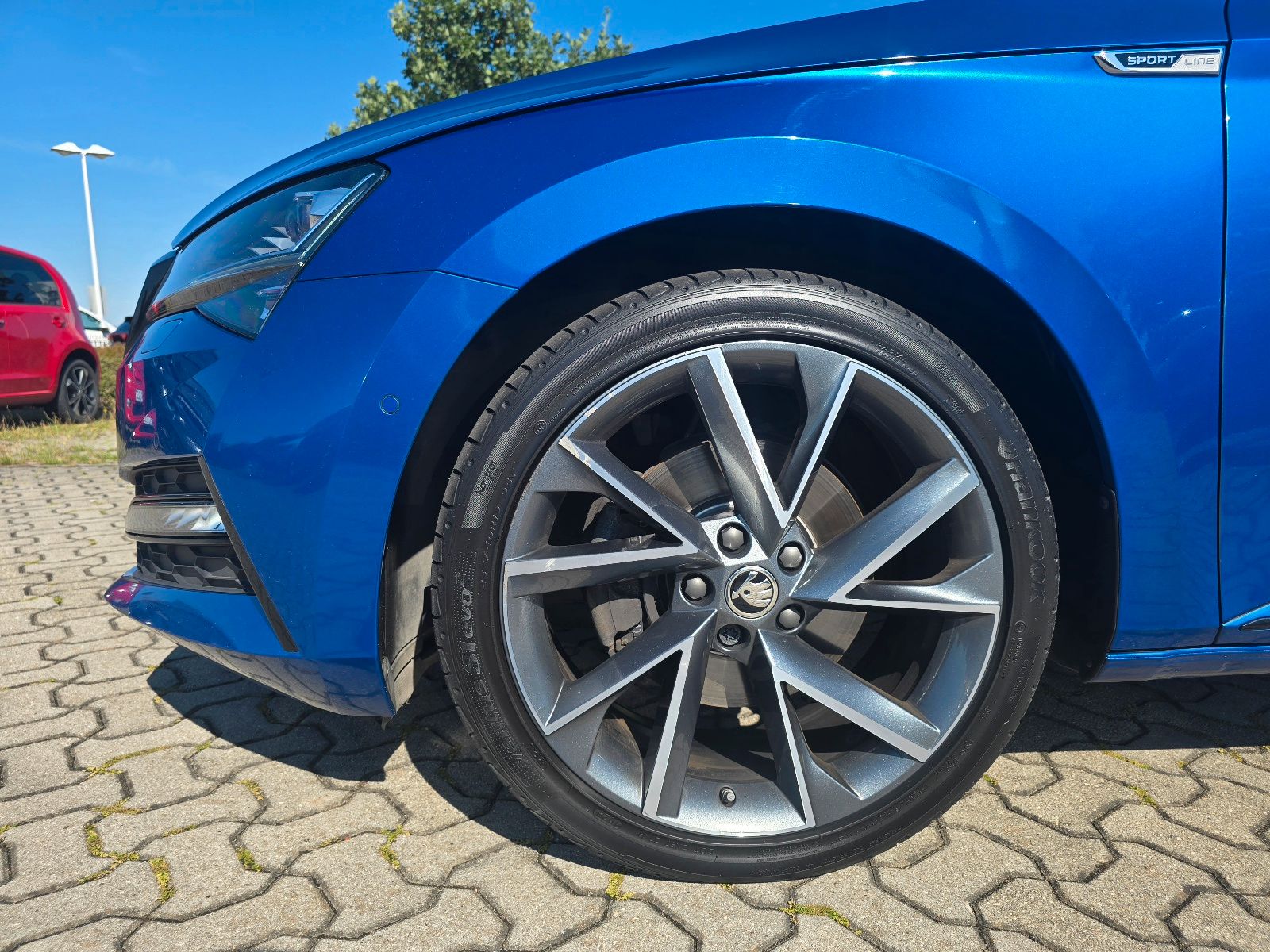 Fahrzeugabbildung SKODA Superb Combi Sportline 4x4 Matrix Navi ACC DCC 4
