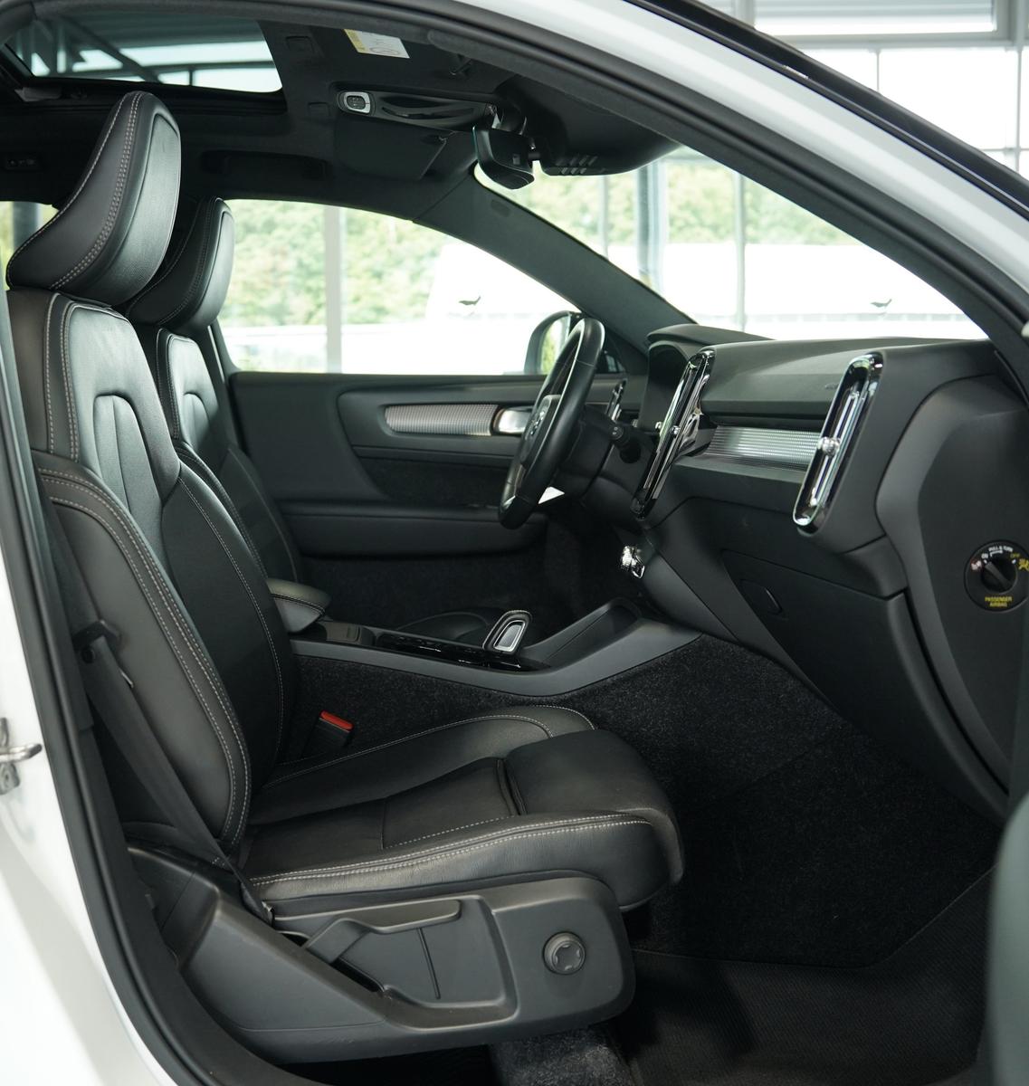 Volvo XC40 R Design 2WD *2.H *Digital *GSD *360° *H&K