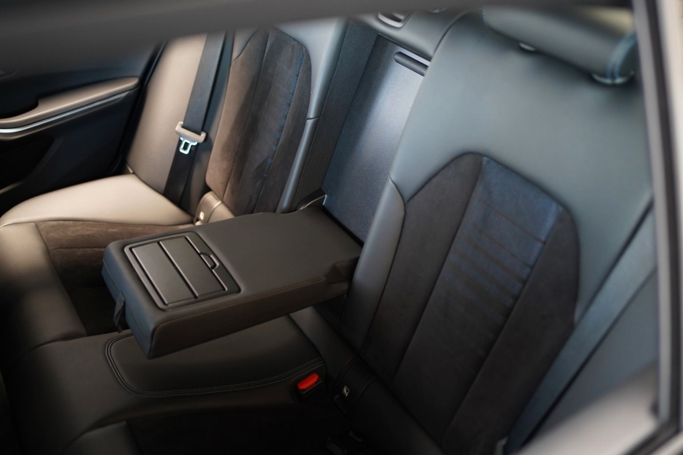 Fahrzeugabbildung BMW 320i M Sport +Head Up Disp+Live Cockpit Plus+LED