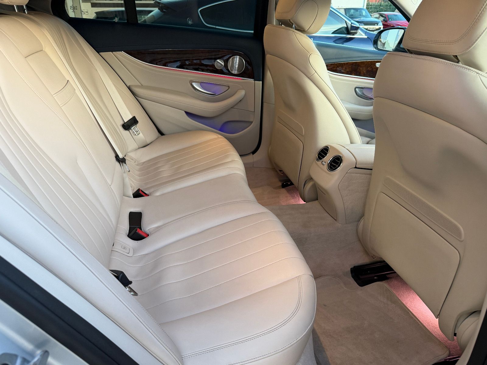 Fahrzeugabbildung Mercedes-Benz E 300 de/AMG/HEAD-UP/VIRTUAL/AMBIENTE/BURMESTER/