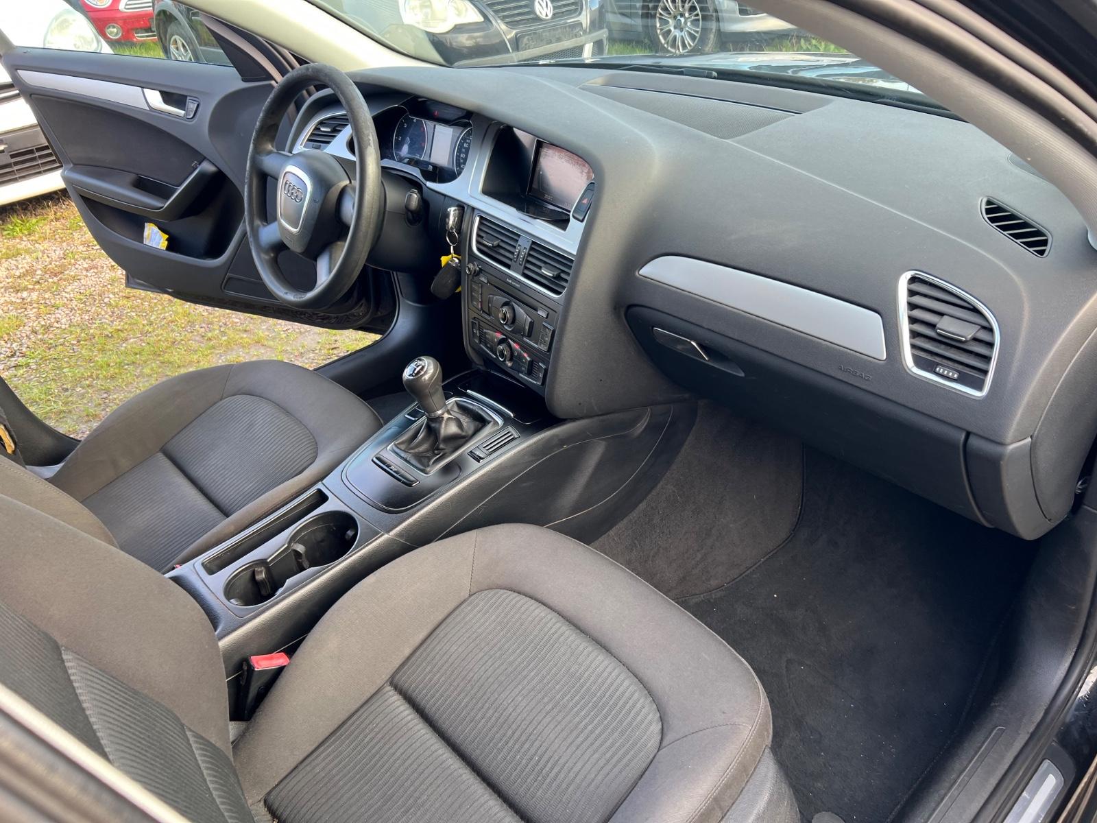 Audi A4 2011 — photo 36