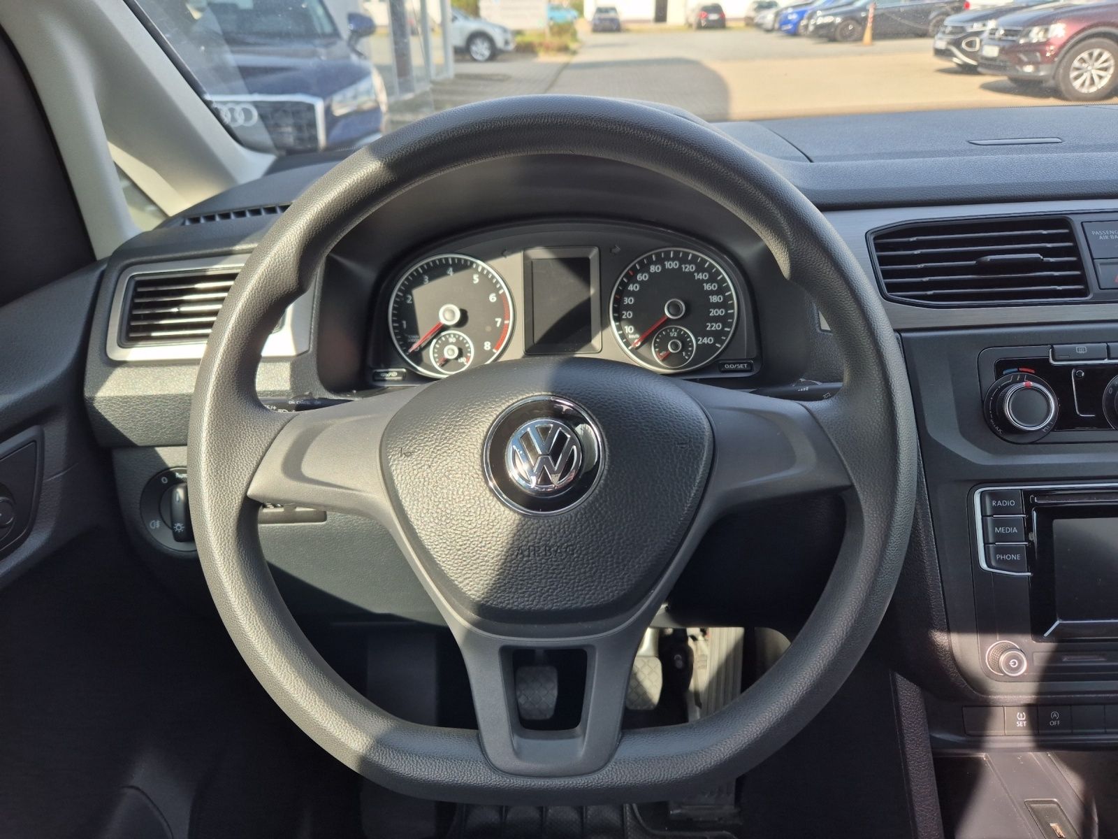 Fahrzeugabbildung Volkswagen Caddy Kombi TSI 7-Si Klima GRA PDC