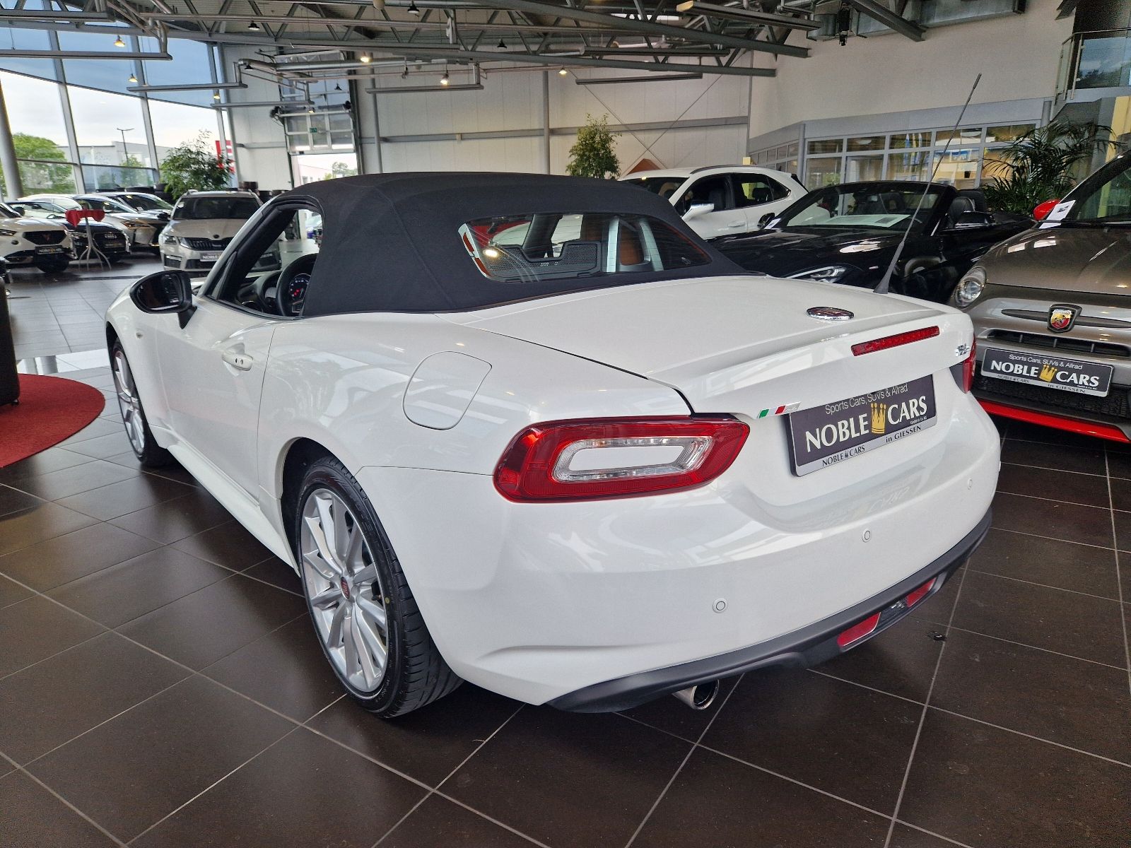 Fahrzeugabbildung Fiat 124 Spider Lusso LEDER NAV SHZ RFK ALU