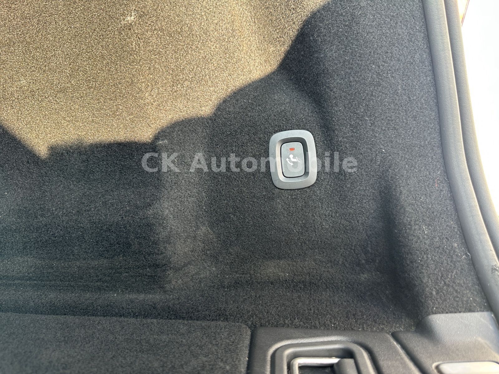 Fahrzeugabbildung Volvo XC60 B5 UltimateBright AWD/Head-Up/Pano/360°/AHK