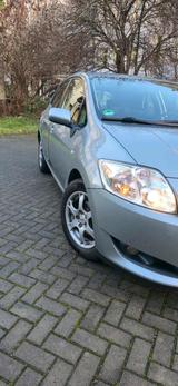 Toyota Auris top Zustand. 1 Hand - Toyota Auris in Dresden