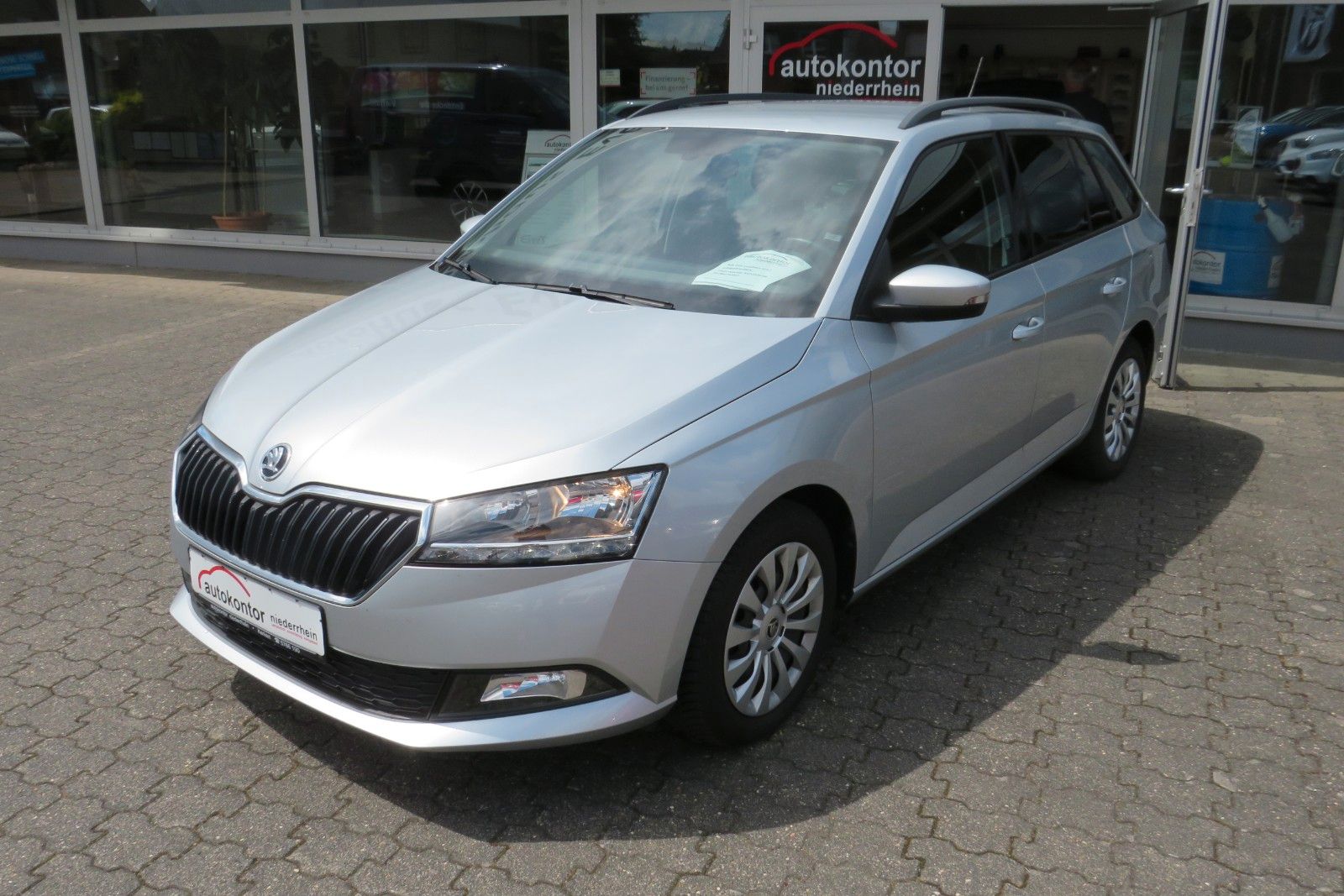 Fahrzeugabbildung SKODA Fabia Combi Ambition NAVI PDC GJ SITZH APP 1.HD