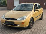 Ford Focus 1.6 Ambiente klima - Ford Focus aus 2000: 1.6