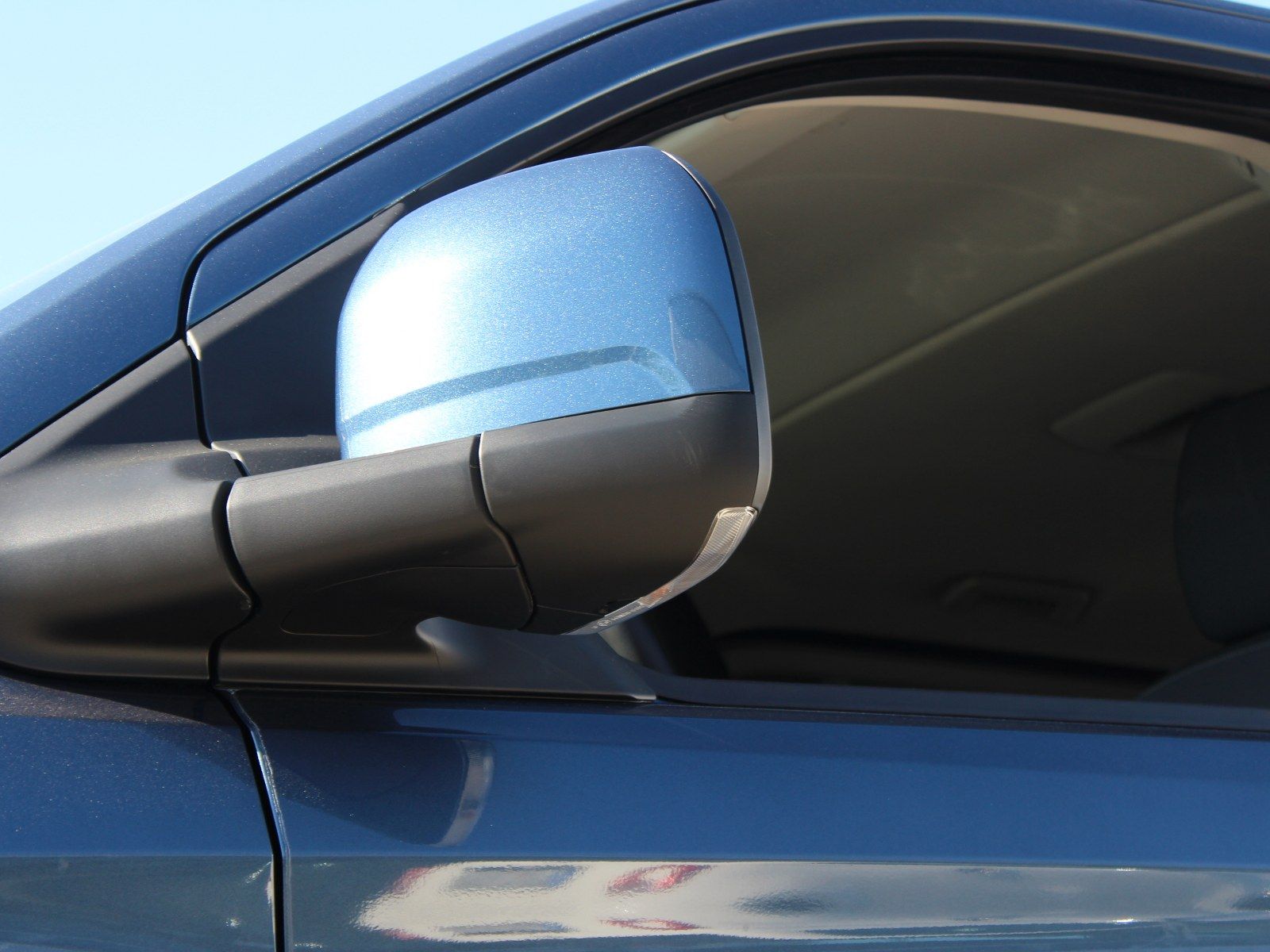Fahrzeugabbildung Ford Tourneo Custom 320 L1 Tourneo Titanium FWD