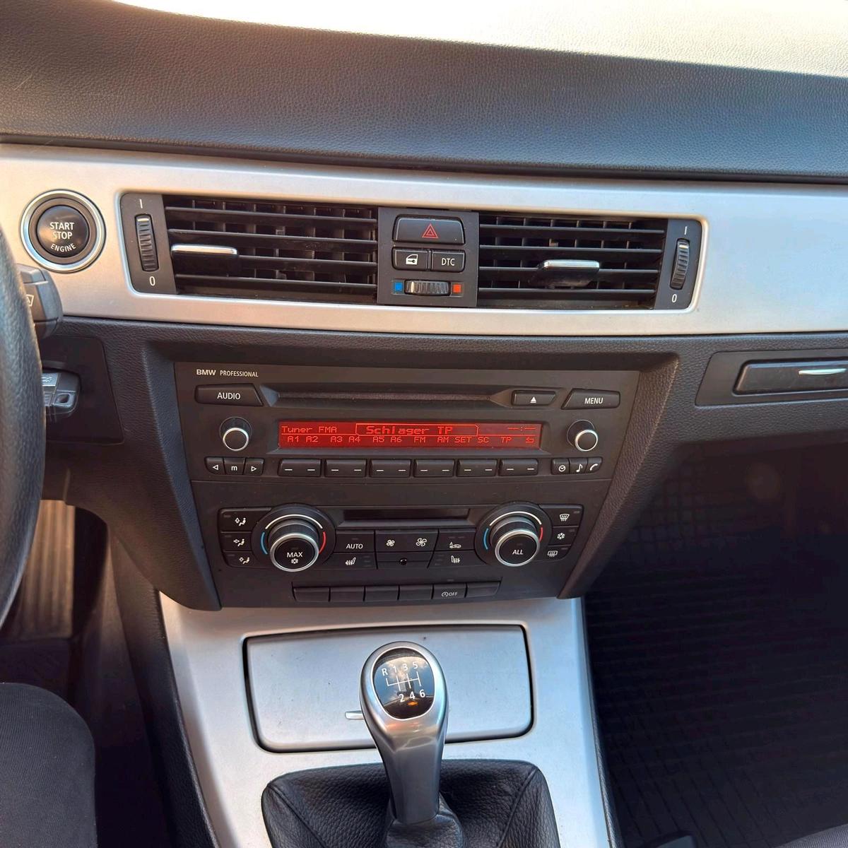 BMW 320 2011 — photo 10