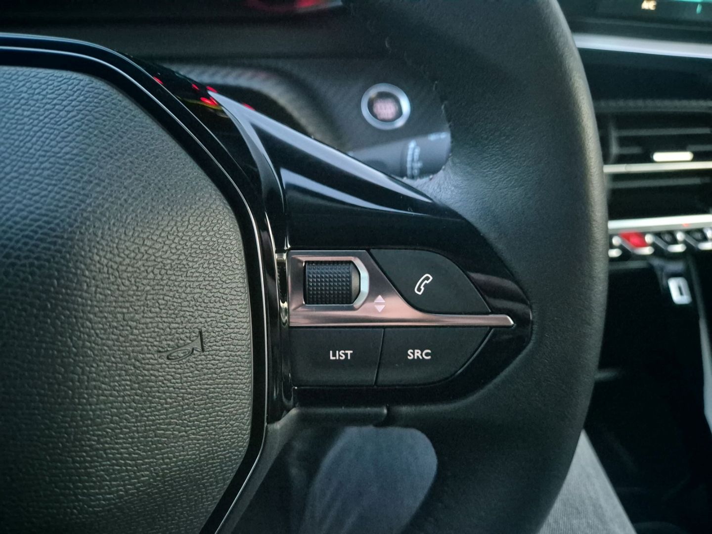 Fahrzeugabbildung Peugeot 2008 e- Active Klimaautom Fahrerprofil DAB SHZ S