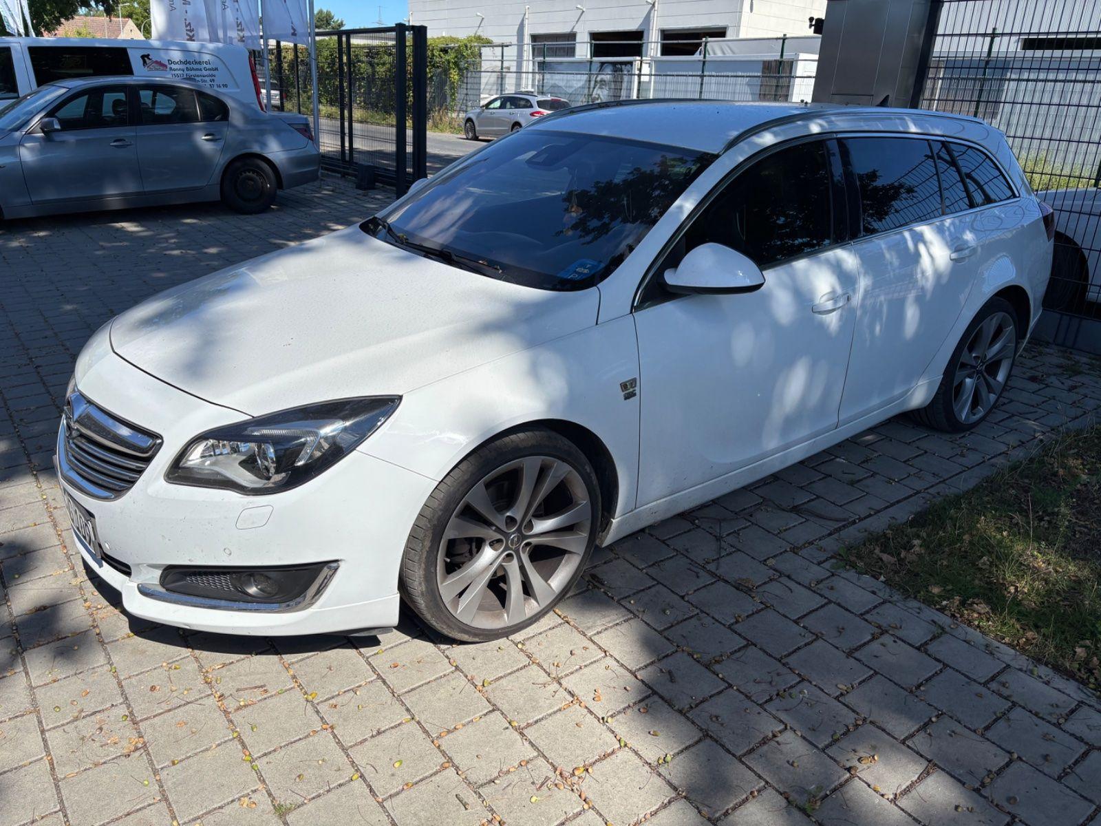 Opel Insignia 2015 — rear view