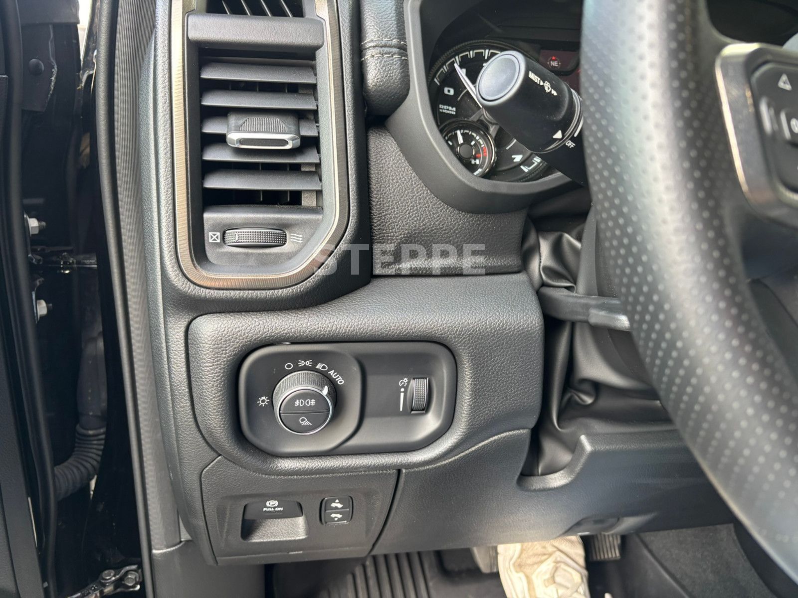 Dodge RAM 1500 REBEL 5,7V8 NIGHT ACC, Luftfed,AHK,360°