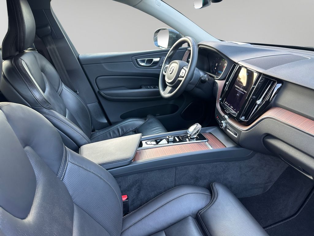 VOLVO XC60 B4 D Plus Bright,Fahreras.,Nappa,AHK,STHZ. VOLVO XC60 B4 D Plus Bright,Fahreras.,Nappa,AHK,STHZ.