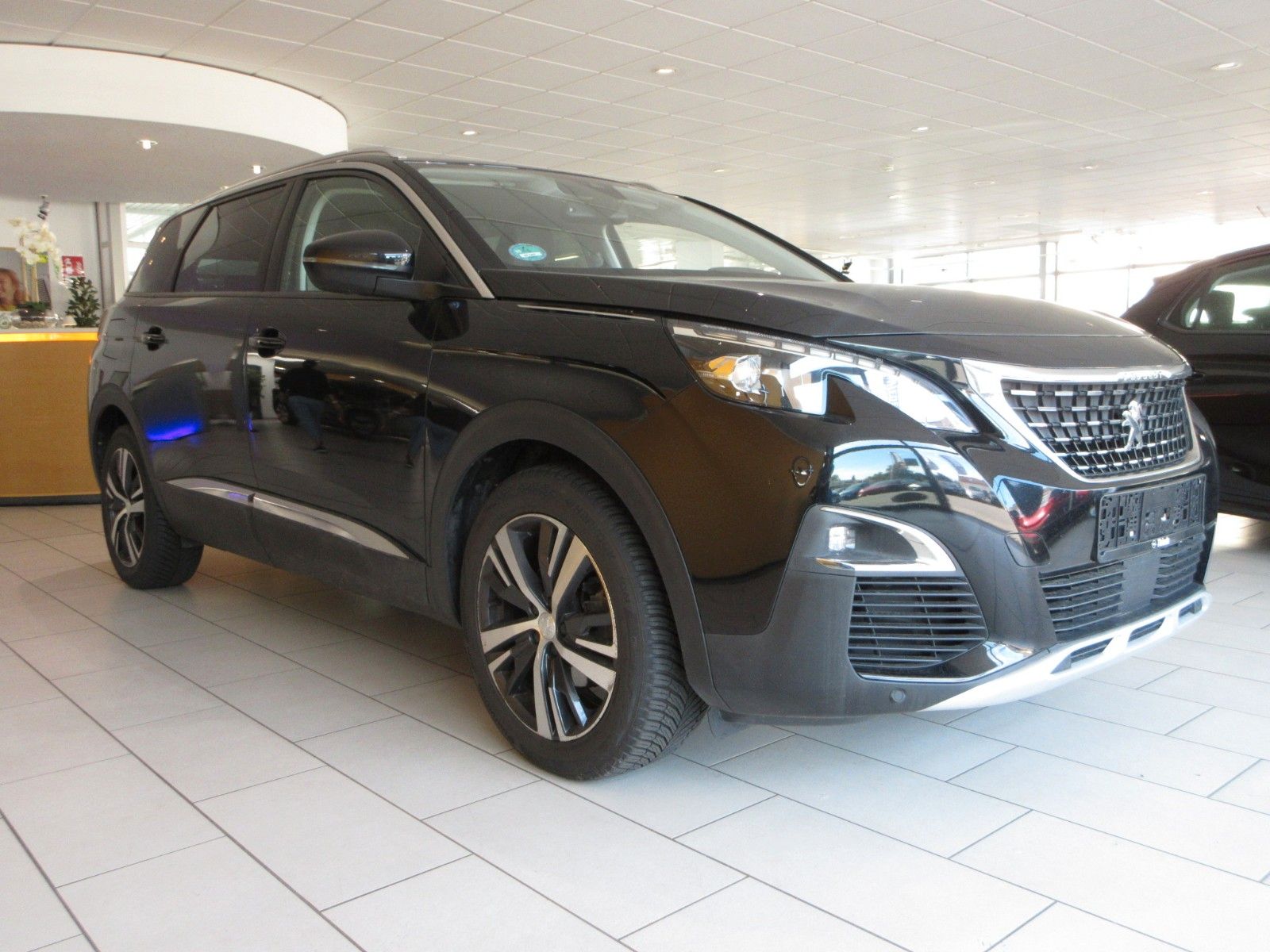 Fahrzeugabbildung Peugeot 5008 Allure 1.5D LED/NAVI/SHZ/AHK/VIRTUAL