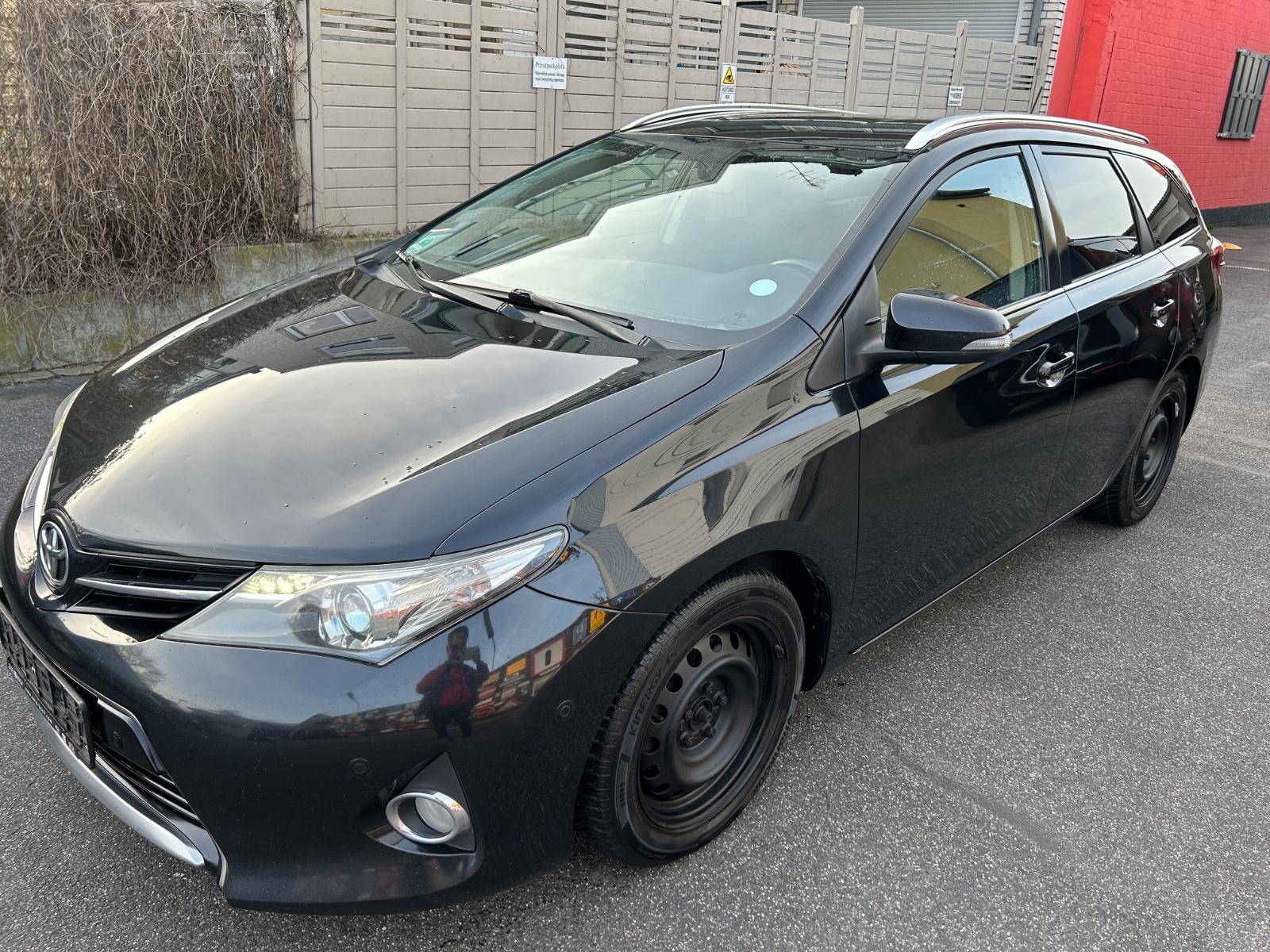 Toyota Auris Touring Sports Life+ 2.0 D-4D 1-Hand