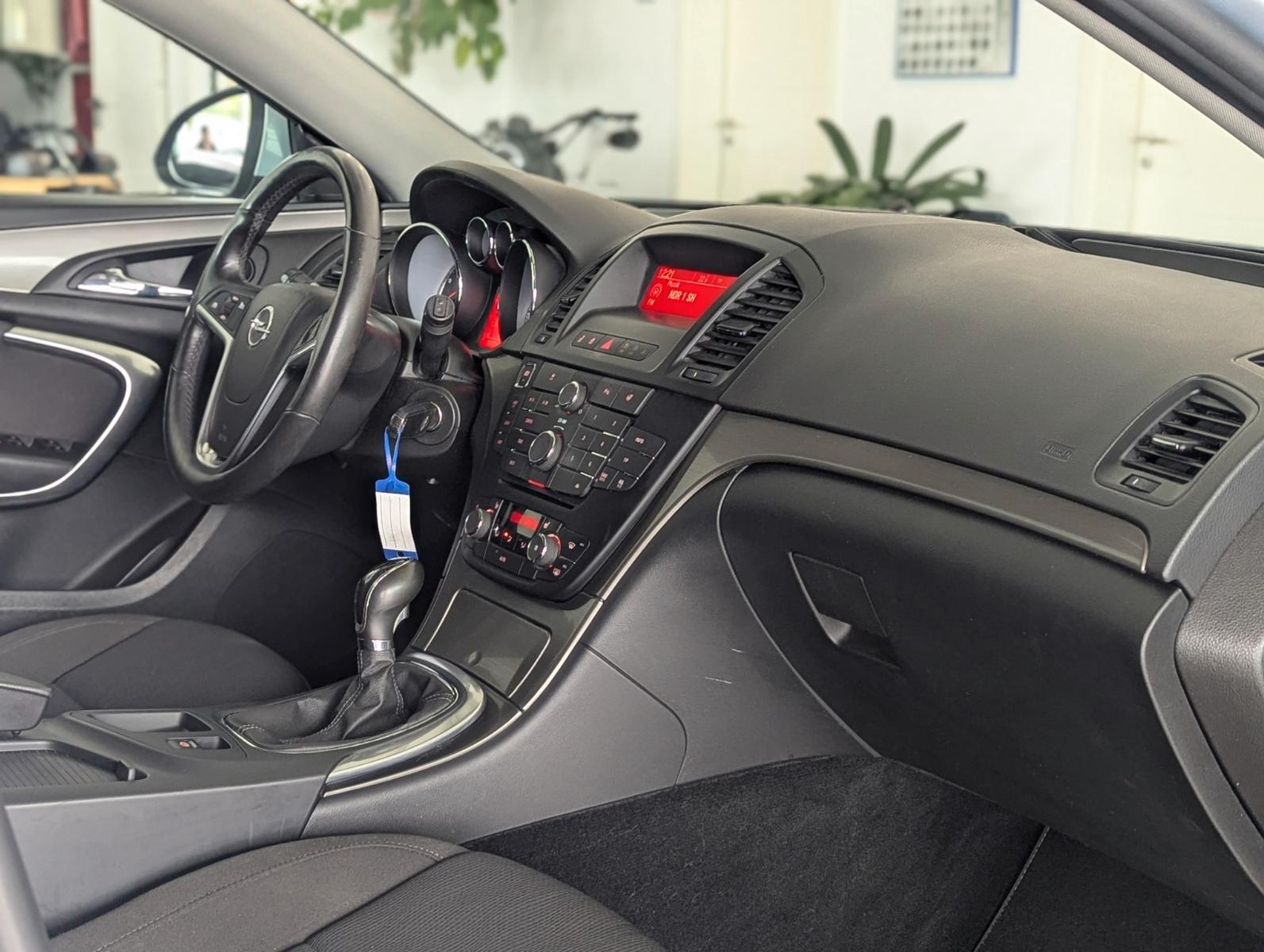 Opel Insignia 2013 — photo 19