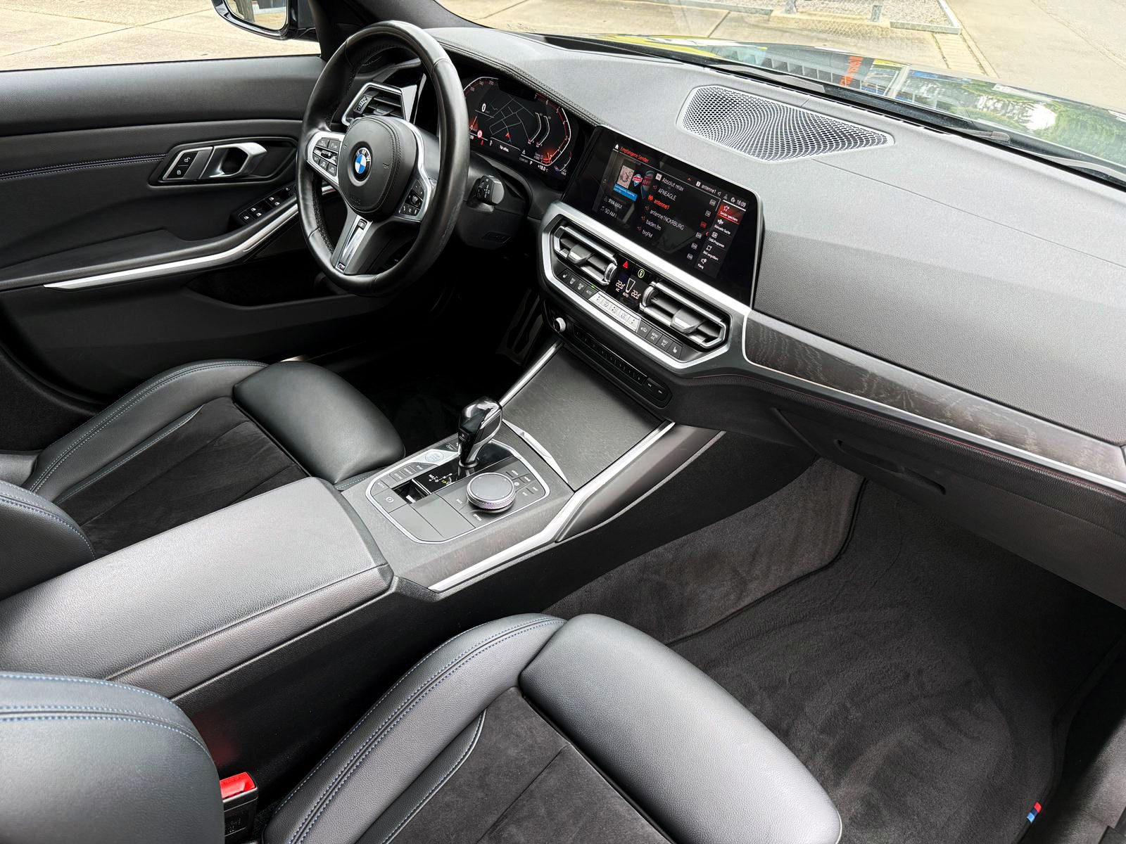 Fahrzeugabbildung BMW 330i Touring M-Sport ACC NAV HUD 360° PDC Laser