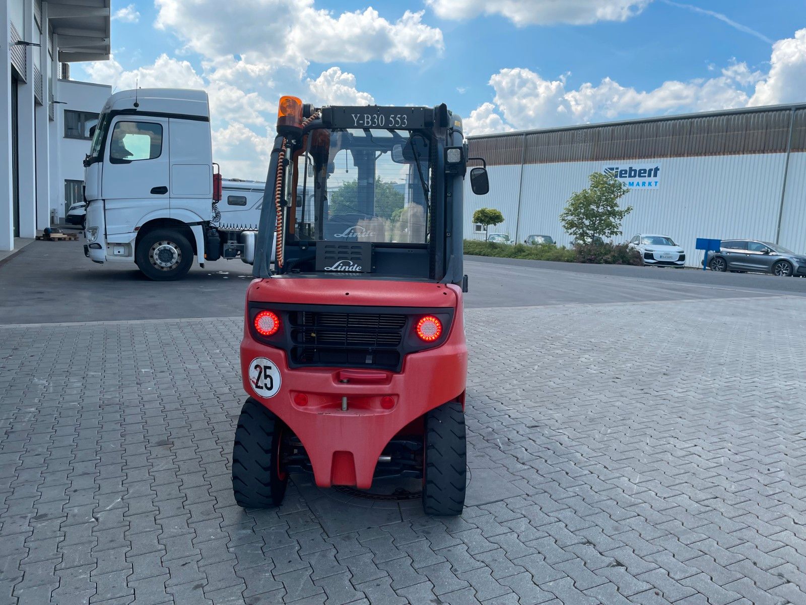 Fahrzeugabbildung Linde H20D-02/600 / Triplex 4,6m / 1.332h / Diesel