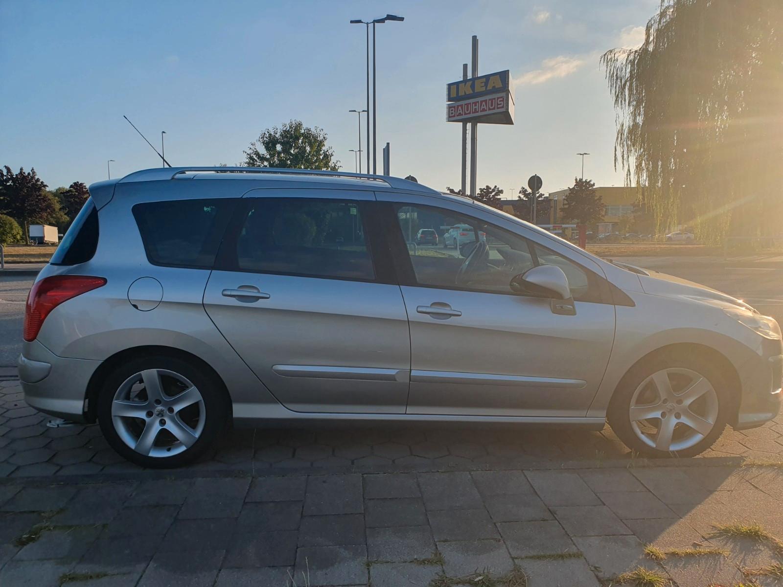 Peugeot 308 2013 — rear view