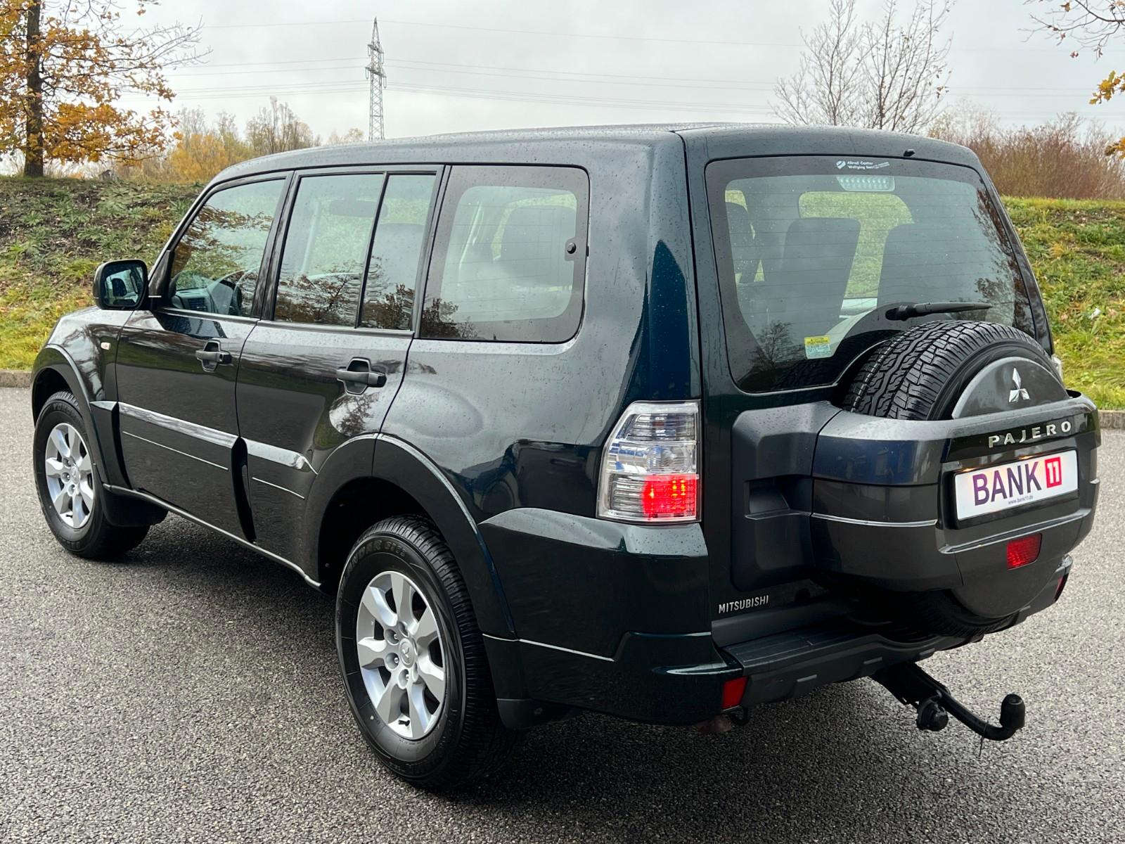 Mitsubishi Pajero 3.2 DI-D Aut.*7-Sitzer *nur 34.000KM *AHK