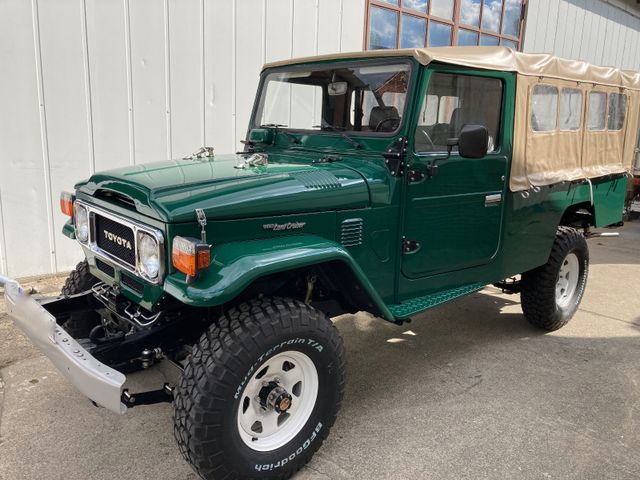 Toyota Land Cruiser BJ45 Buschtaxi - Winterpause