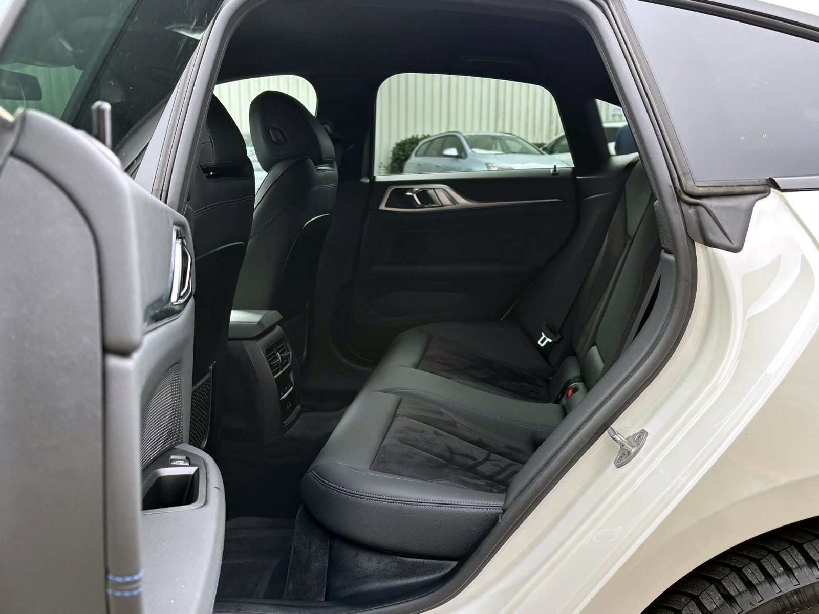 Fahrzeugabbildung BMW i4 eDrive40 Gran Coupe M-Sport LED AHK KAM ACC