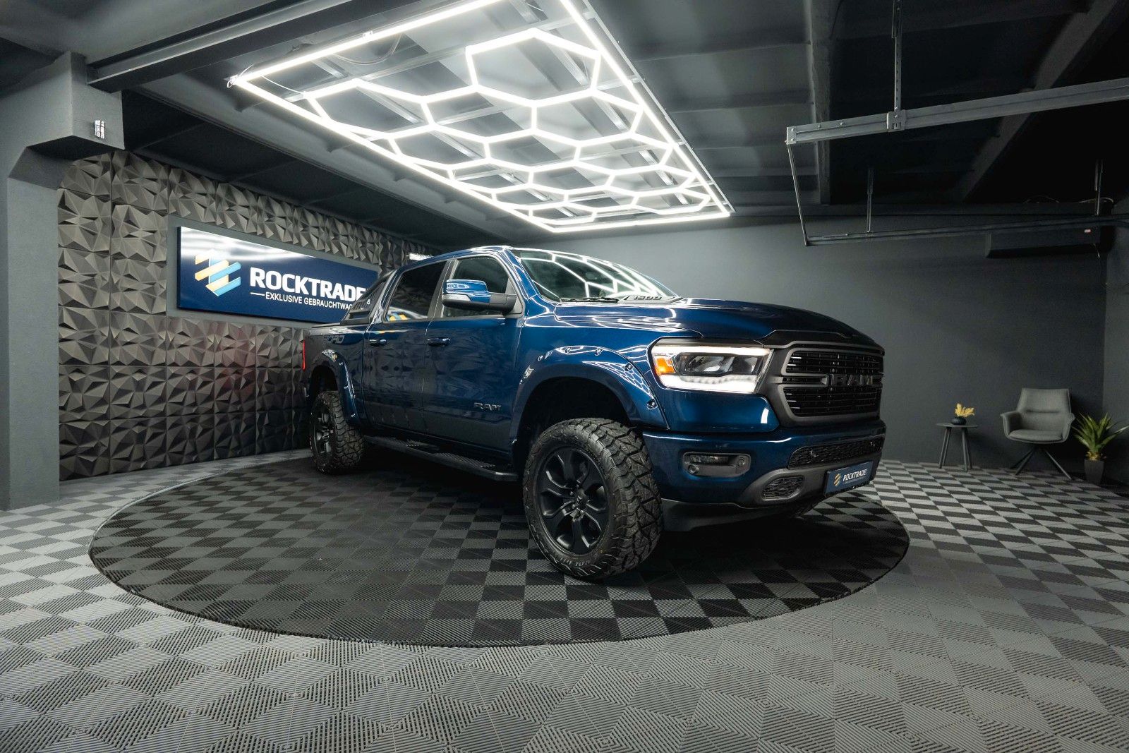 Fahrzeugabbildung Dodge RAM 5.7 V8 HEMI 4x4 OFFROAD NightPaket AXLE LOCK