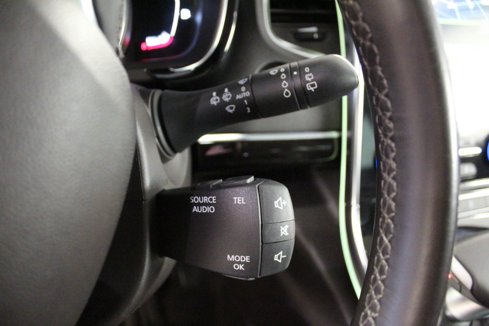 Fahrzeugabbildung Renault Espace ENERGY TCe 200 EDC Intens 7 Sitzer