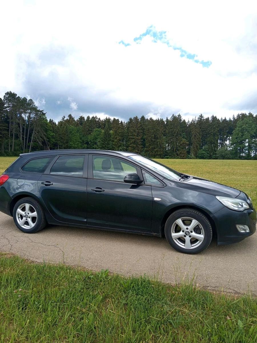 Opel Astra 2012 — photo 5