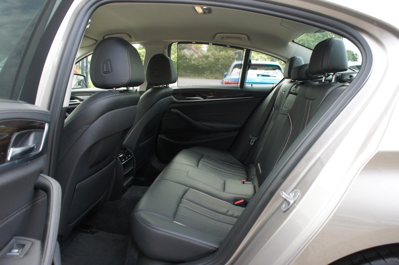 BMW 520d Limousine Luxury-Line *LED*NAVI*KAMERA*AHK*