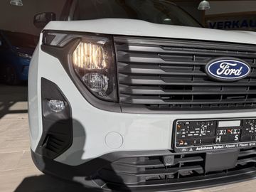 Ford Tourneo Courier Titanium